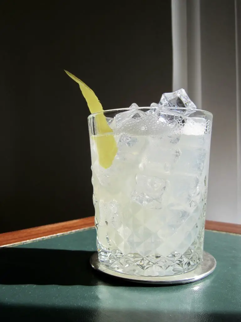 Gin Daisy (Old) Cocktail Recipe — THE SHAKEN COCKTAIL