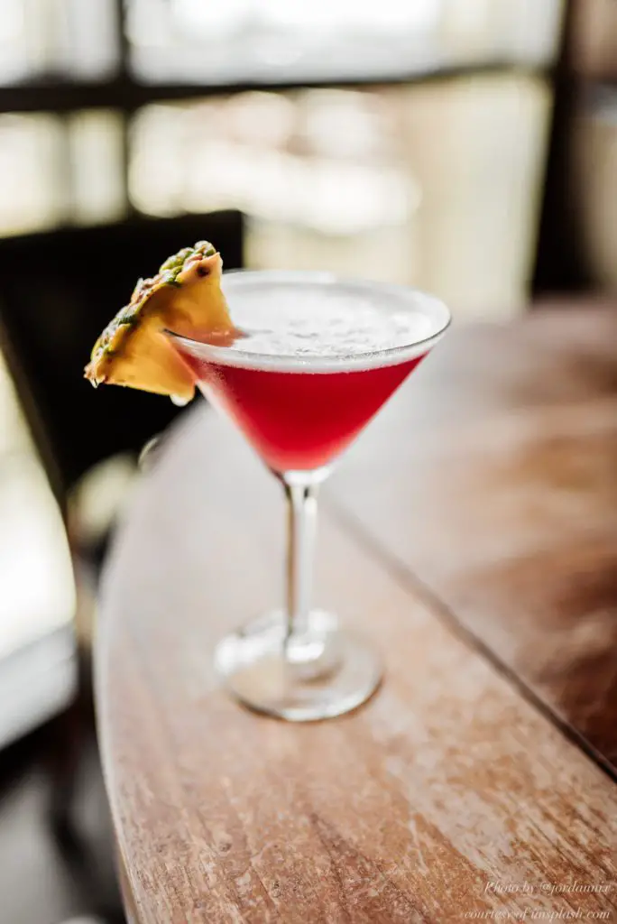 French Martini Cocktail Recipe — THE SHAKEN COCKTAIL