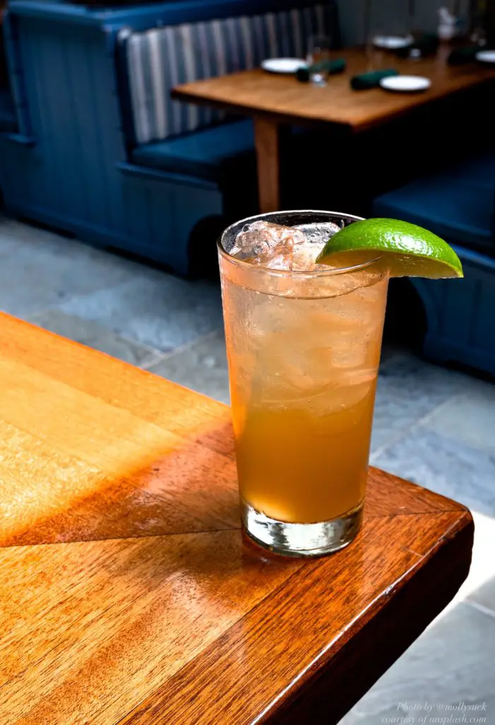 7 And 7 Cocktail Recipe — THE SHAKEN COCKTAIL