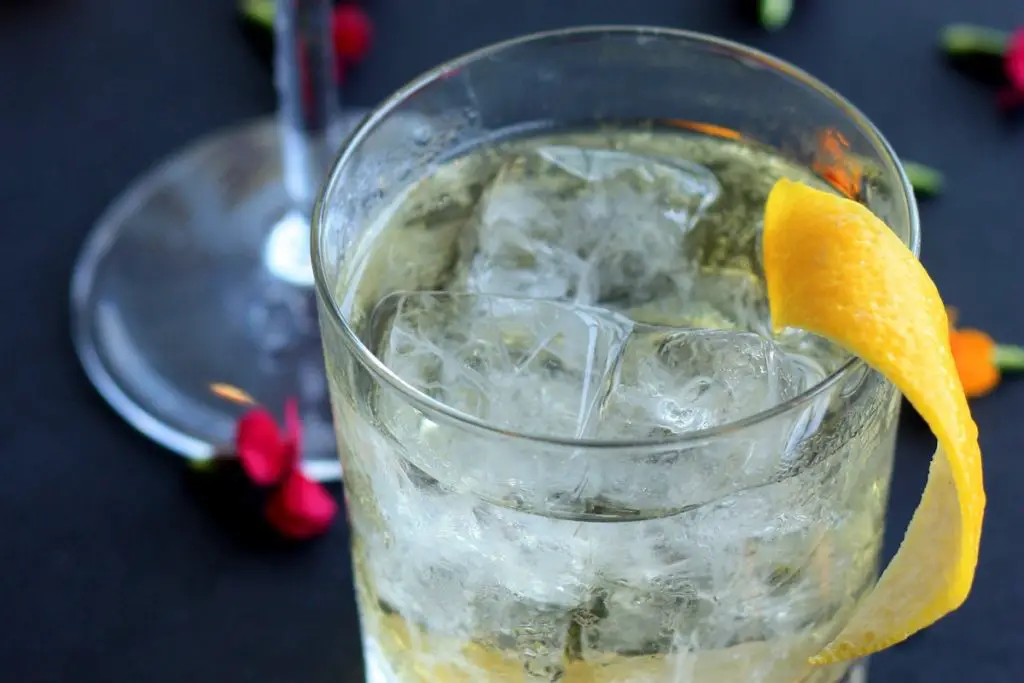 9 Variations On The Negroni And Its History &Mdash; The Shaken Cocktail White Negroni Gin Suze Lilet Blanc Cocktail