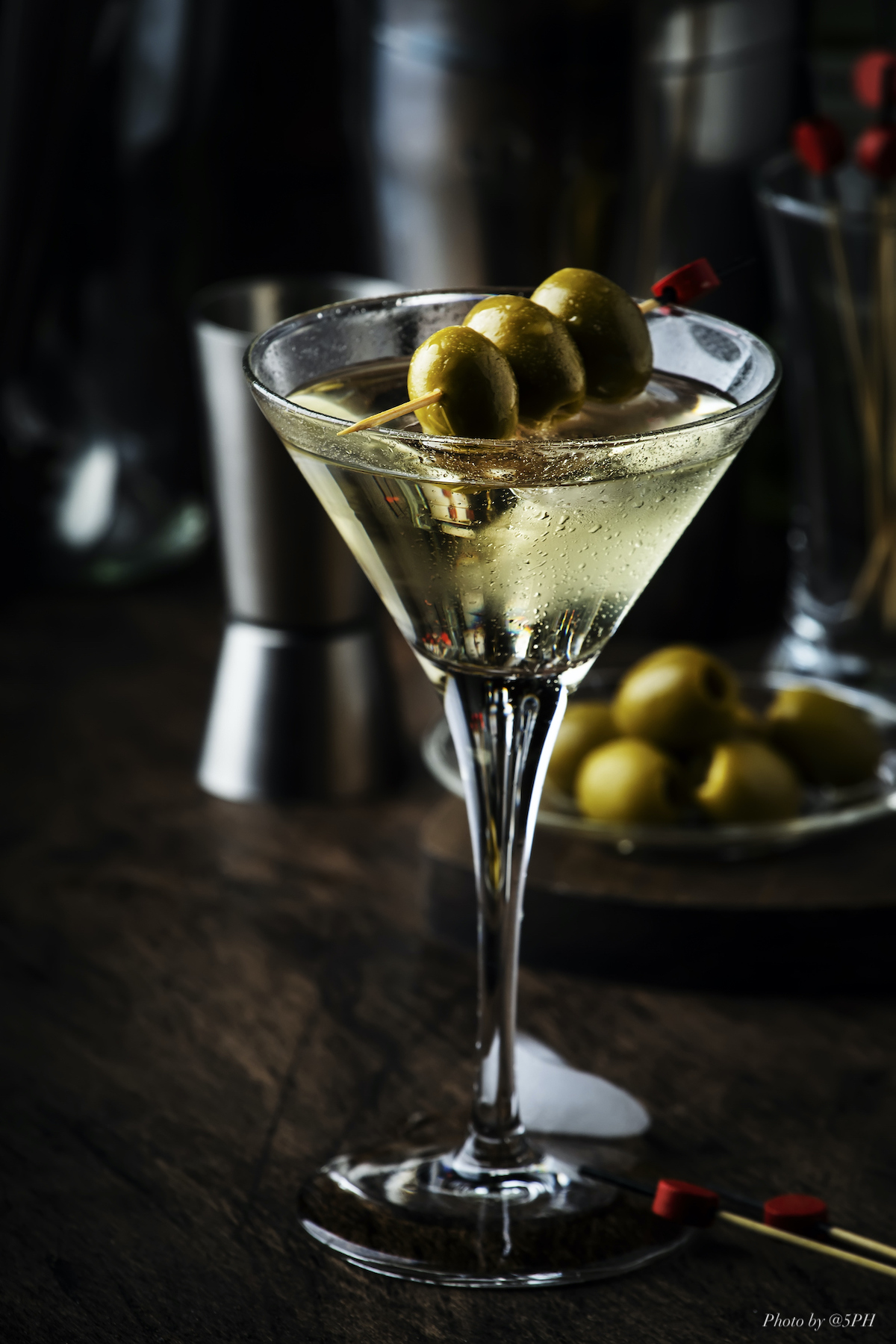 Dirty Martini Cocktail Recipe — THE SHAKEN COCKTAIL