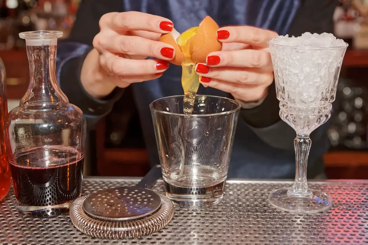 Why Egg Whites And How To Make Egg White Cocktails — THE SHAKEN COCKTAIL
